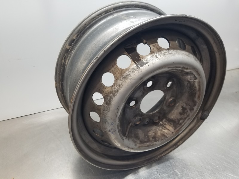 Recambio de llanta para iveco daily caja cerrada h2 referencia OEM IAM 5801622004  