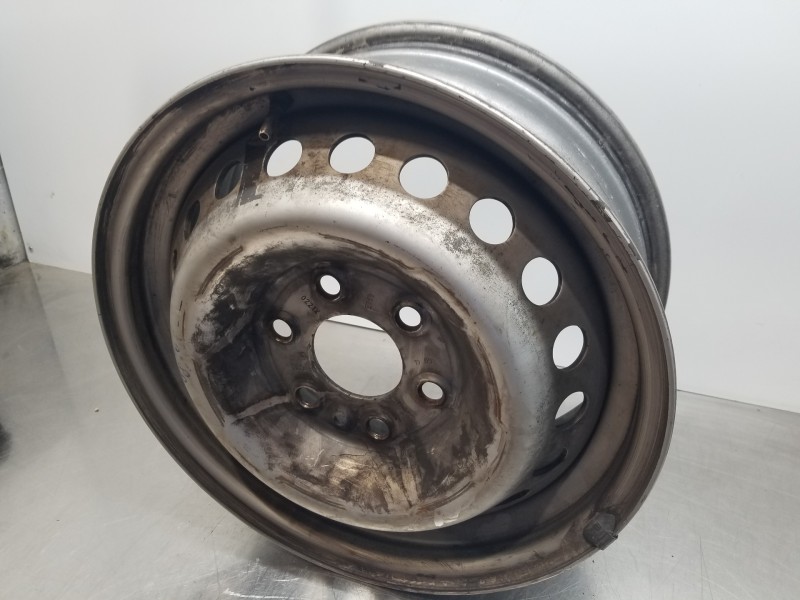 Recambio de llanta para iveco daily caja cerrada h2 referencia OEM IAM 5801622004  