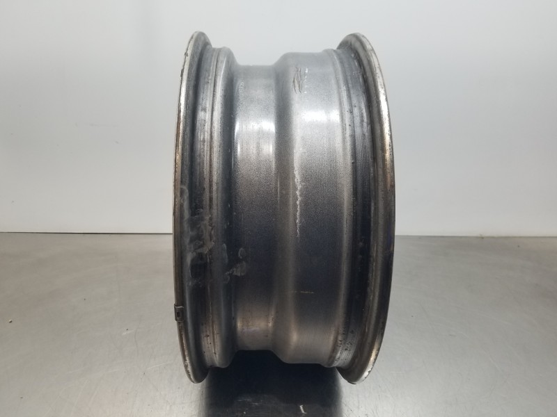 Recambio de llanta para iveco daily caja cerrada h2 referencia OEM IAM 5801622004  