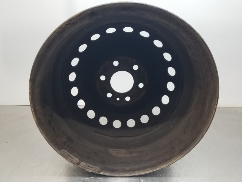 Recambio de llanta para iveco daily caja cerrada h2 referencia OEM IAM 5801622004  