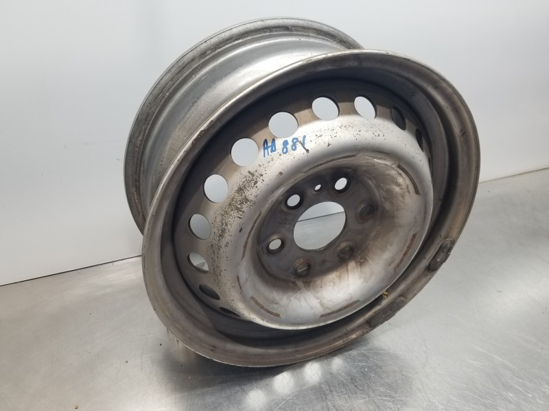 Recambio de llanta para iveco daily caja cerrada h2 referencia OEM IAM 5801622004  