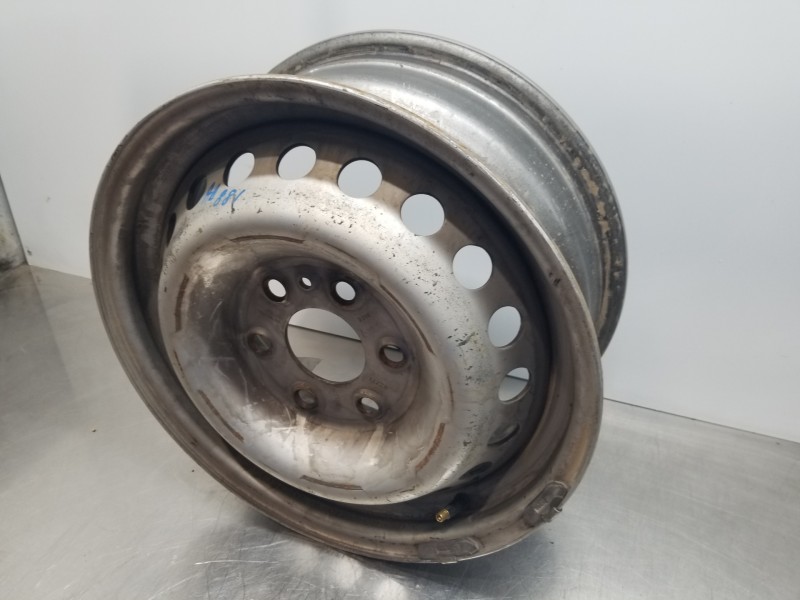 Recambio de llanta para iveco daily caja cerrada h2 referencia OEM IAM 5801622004  