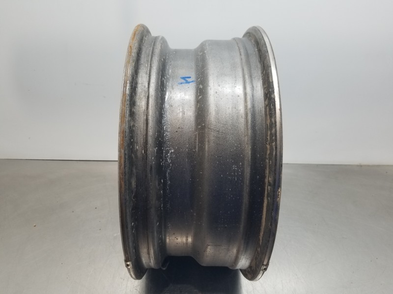 Recambio de llanta para iveco daily caja cerrada h2 referencia OEM IAM 5801622004  