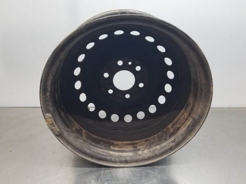 Recambio de llanta para iveco daily caja cerrada h2 referencia OEM IAM 5801622004  