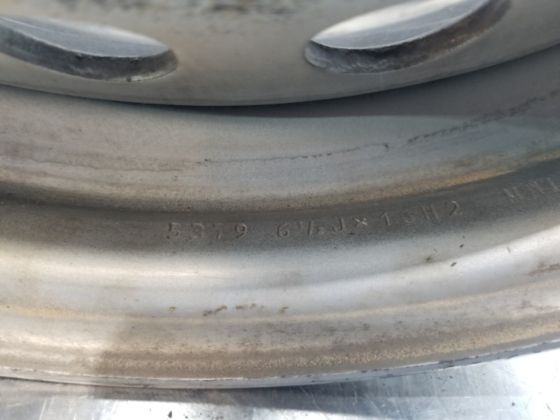 Recambio de llanta para iveco daily caja cerrada h2 referencia OEM IAM 5801622004  