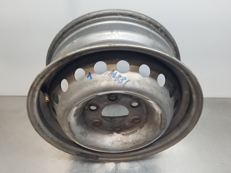 Recambio de llanta para iveco daily caja cerrada h2 referencia OEM IAM 5801622004  