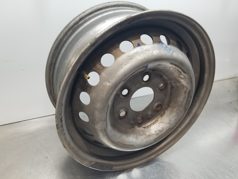 Recambio de llanta para iveco daily caja cerrada h2 referencia OEM IAM 5801622004  