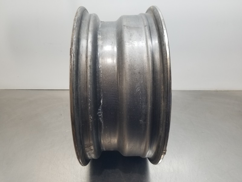 Recambio de llanta para iveco daily caja cerrada h2 referencia OEM IAM 5801622004  