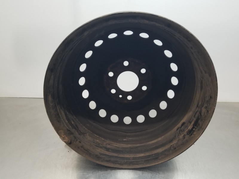 Recambio de llanta para iveco daily caja cerrada h2 referencia OEM IAM 5801622004  