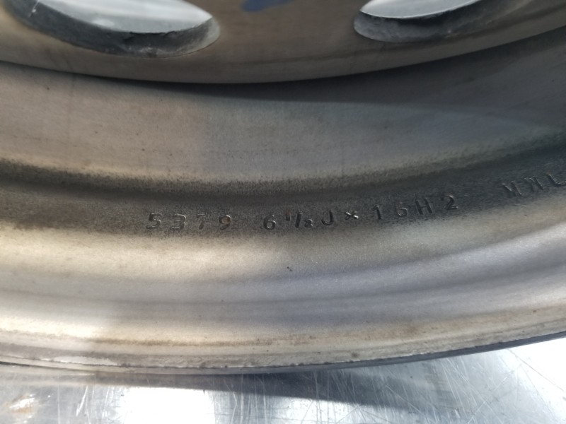 Recambio de llanta para iveco daily caja cerrada h2 referencia OEM IAM 5801622004  