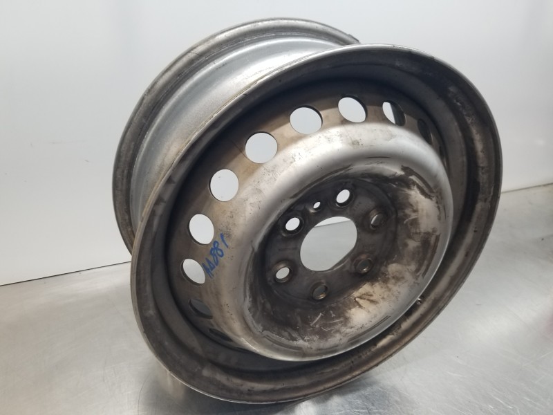 Recambio de llanta para iveco daily caja cerrada h2 referencia OEM IAM 5801622004  