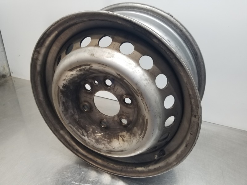 Recambio de llanta para iveco daily caja cerrada h2 referencia OEM IAM 5801622004  