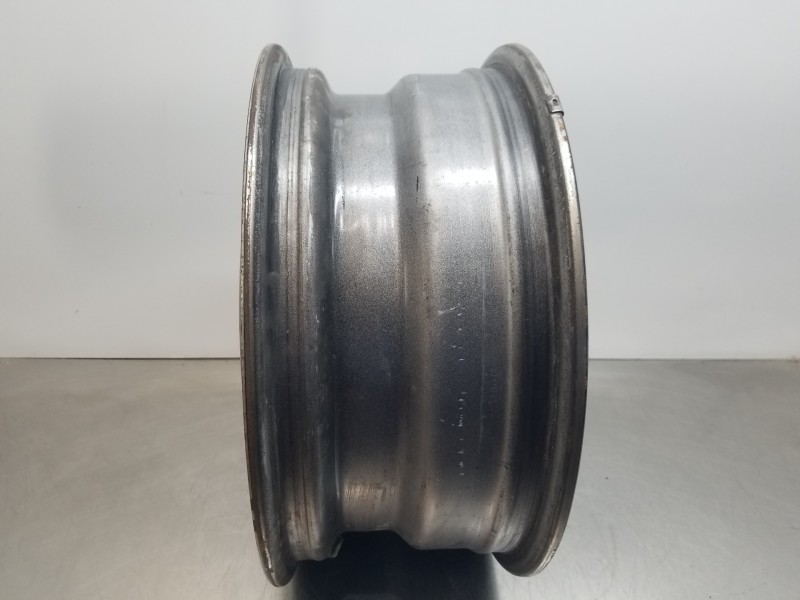 Recambio de llanta para iveco daily caja cerrada h2 referencia OEM IAM 5801622004  