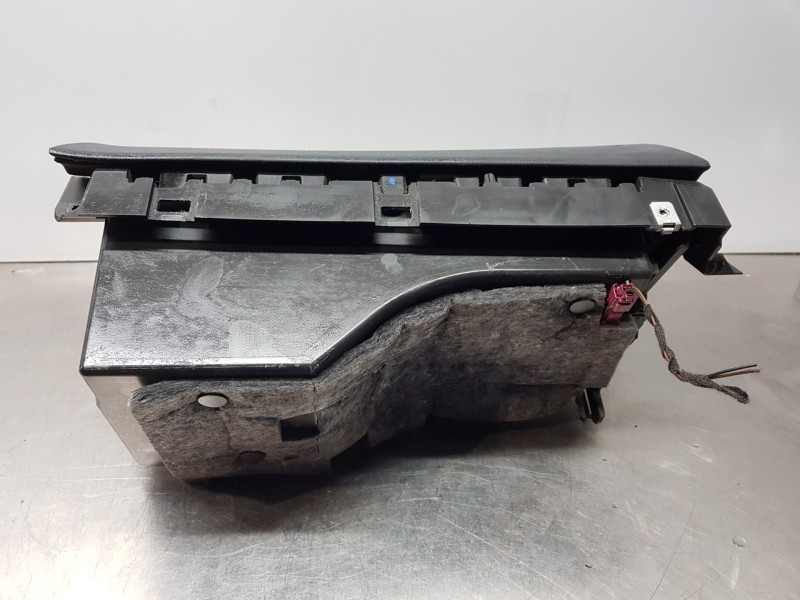 Recambio de guantera para mercedes clase c (w205) lim. bluetec referencia OEM IAM A2056800610 A2056803205 