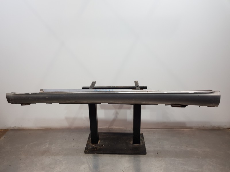 Recambio de faldon lateral para mercedes clase c (w205) lim. bluetec referencia OEM IAM A2056980354  