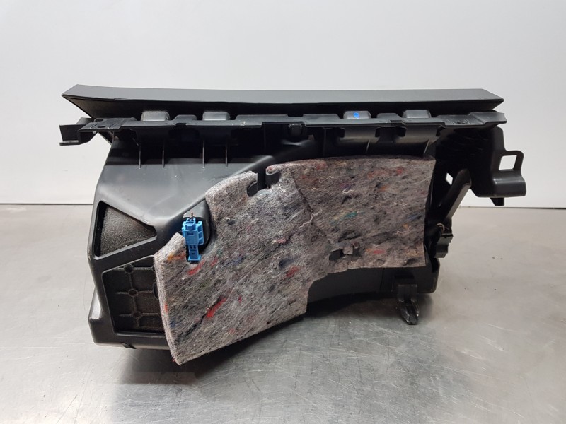 Recambio de guantera para mercedes clase a (w176) design referencia OEM IAM A1766800091  