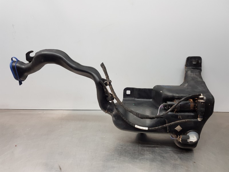 Recambio de deposito limpia para mercedes clase a (w176) design referencia OEM IAM A2468690020  