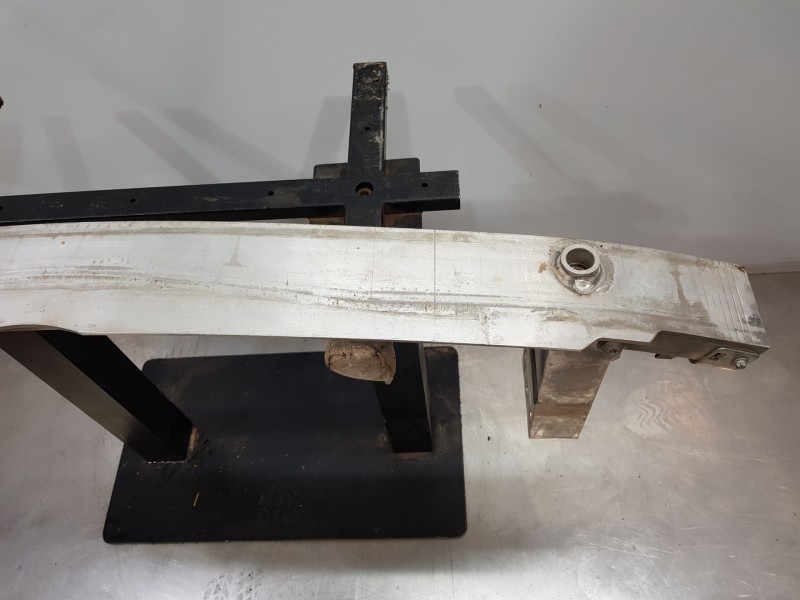 Recambio de refuerzo paragolpes delantero para mercedes clase a (w176) design referencia OEM IAM A2466201100  