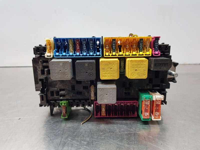 Recambio de caja reles / fusibles para mercedes clase a (w176) design referencia OEM IAM A2469067100  