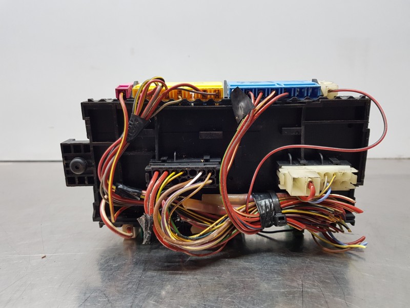 Recambio de caja reles / fusibles para mercedes clase a (w176) design referencia OEM IAM A2469067100  