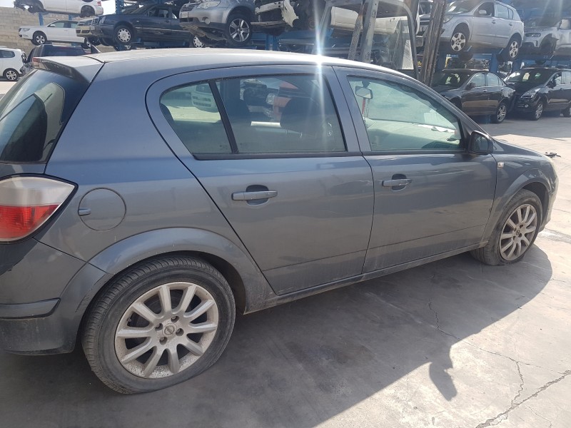 opel astra h berlina del año 2004