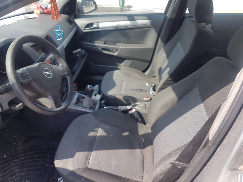 opel astra h berlina del año 2004