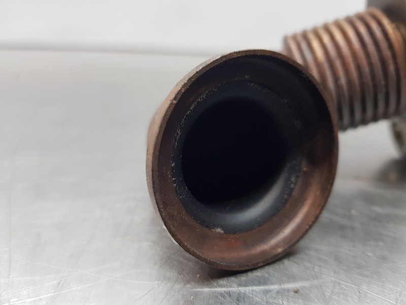 Recambio de tubo para mercedes clase m (w166) bluetec referencia OEM IAM A6421402508  