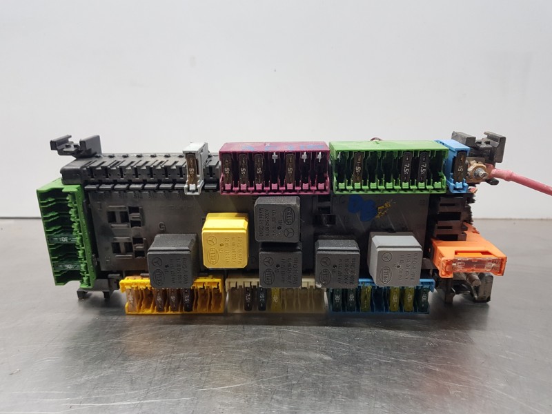 Recambio de caja reles / fusibles para mercedes clase m (w166) bluetec referencia OEM IAM A1669063901  