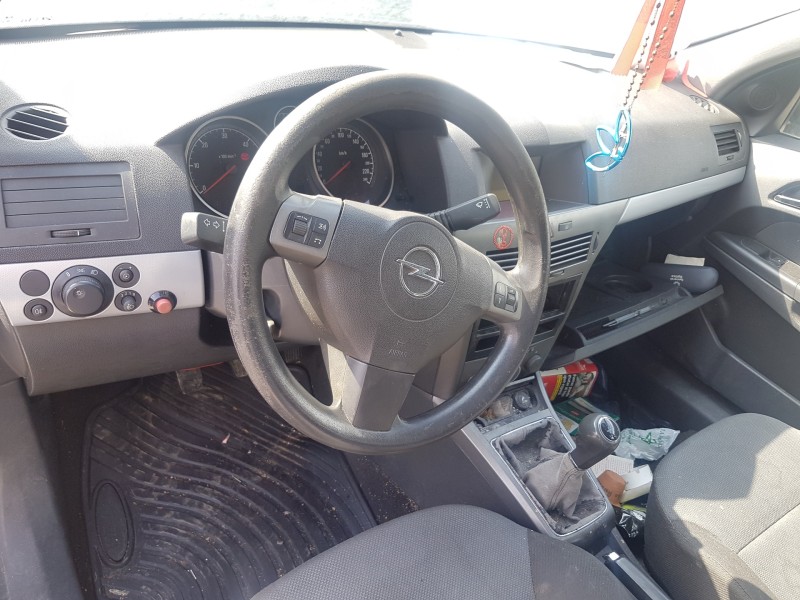 opel astra h berlina del año 2004