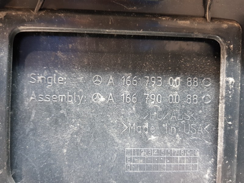 Recambio de aleron trasero para mercedes clase m (w166) bluetec referencia OEM IAM A1667930088 A1667900088 