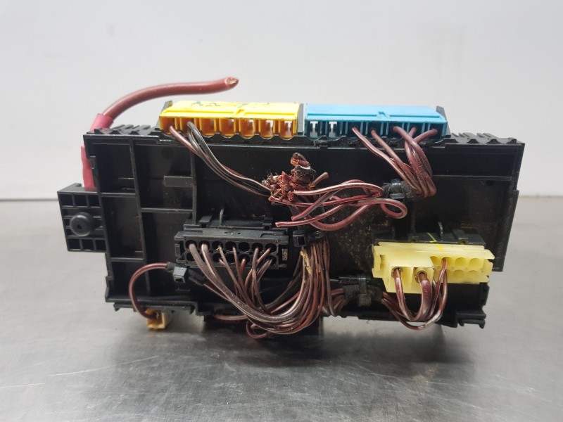 Recambio de caja reles / fusibles para mercedes clase m (w166) bluetec referencia OEM IAM A1669063801  
