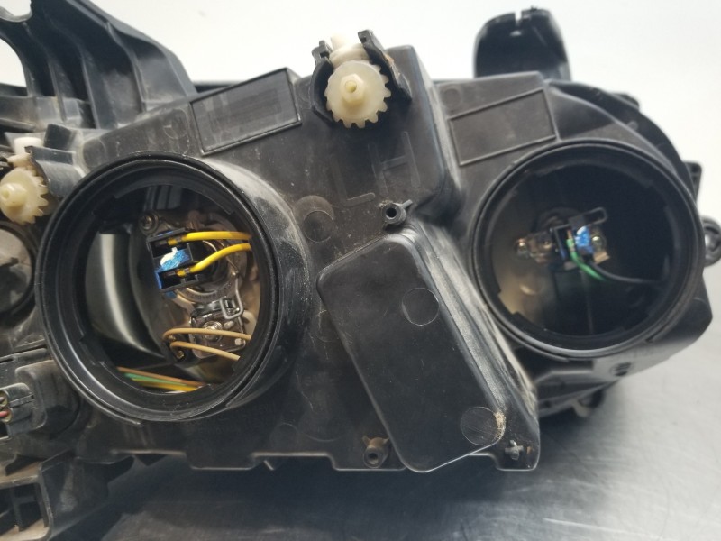 Recambio de faro izquierdo para chevrolet aveo sedán emotion referencia OEM IAM 96831091  