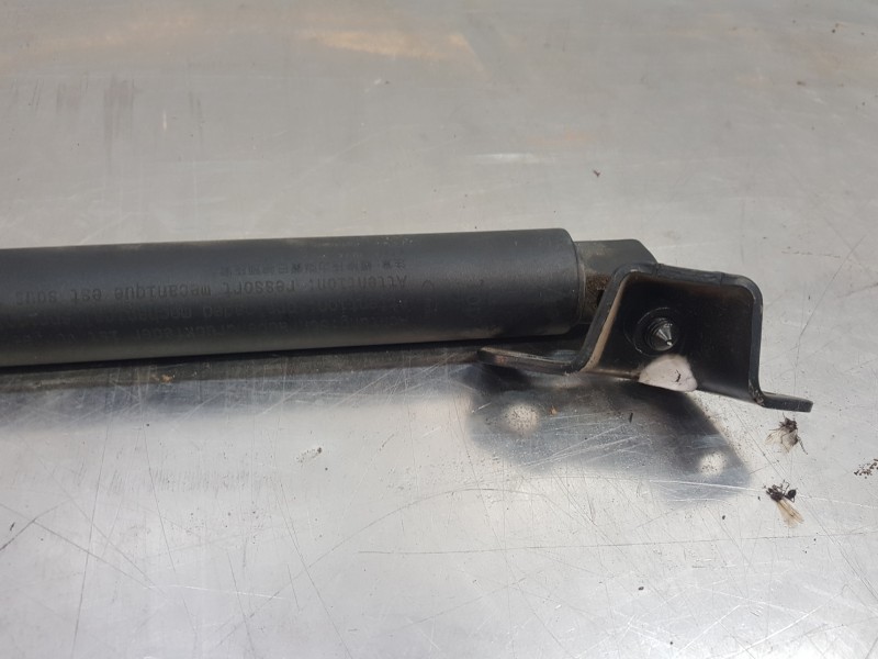 Recambio de amortiguadores maletero / porton para mercedes clase m (w166) bluetec referencia OEM IAM A1668900000  