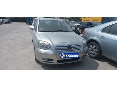 toyota avensis berlina (t25) del año 2005