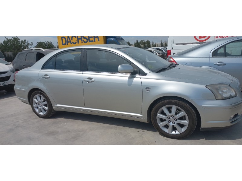 toyota avensis berlina (t25) del año 2005