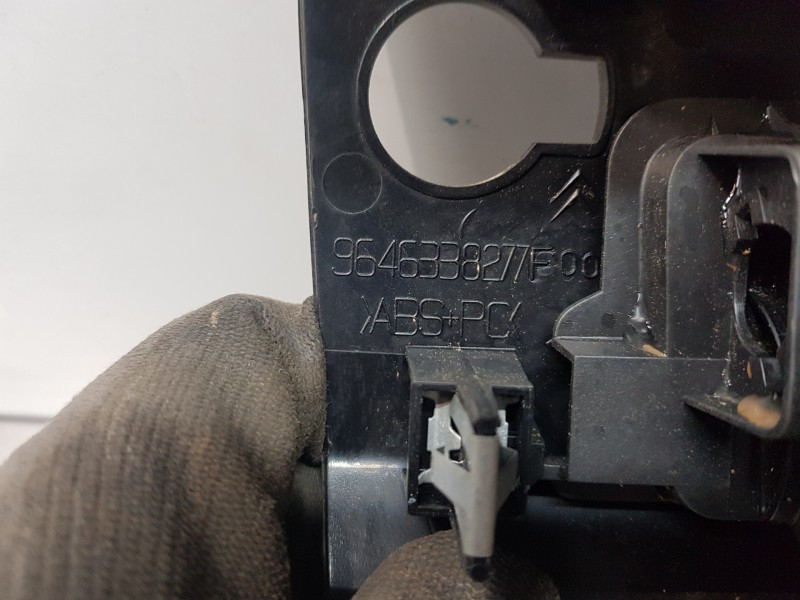 Recambio de pantalla multifuncion para citroen c4 berlina vts referencia OEM IAM 9657882880  