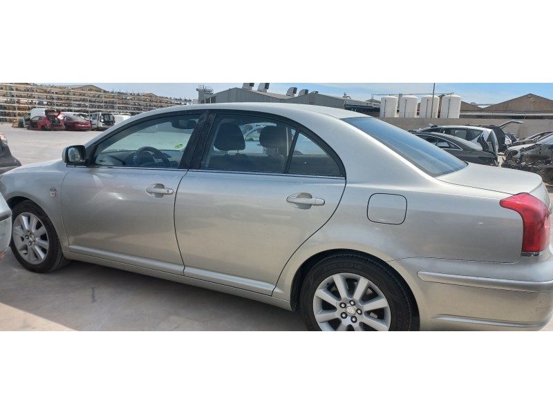 toyota avensis berlina (t25) del año 2005