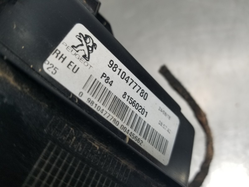 Recambio de piloto trasero derecho interior para peugeot 3008 gt line referencia OEM IAM 9810477780  