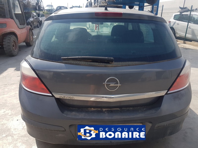 opel astra h berlina del año 2004