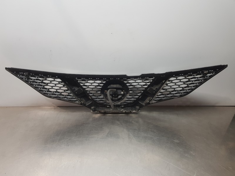 Recambio de rejilla delantera para nissan qashqai (j11) acenta referencia OEM IAM 623124EA1A  