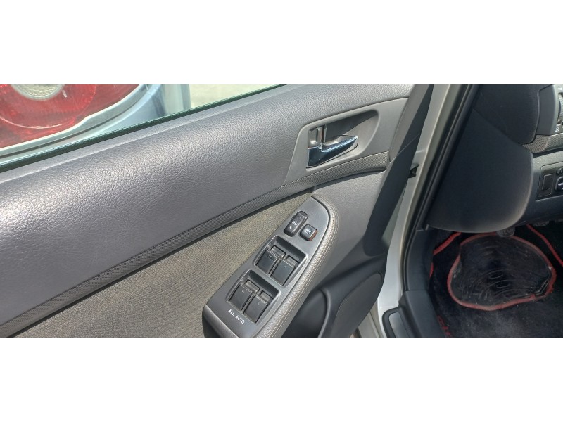 toyota avensis berlina (t25) del año 2005