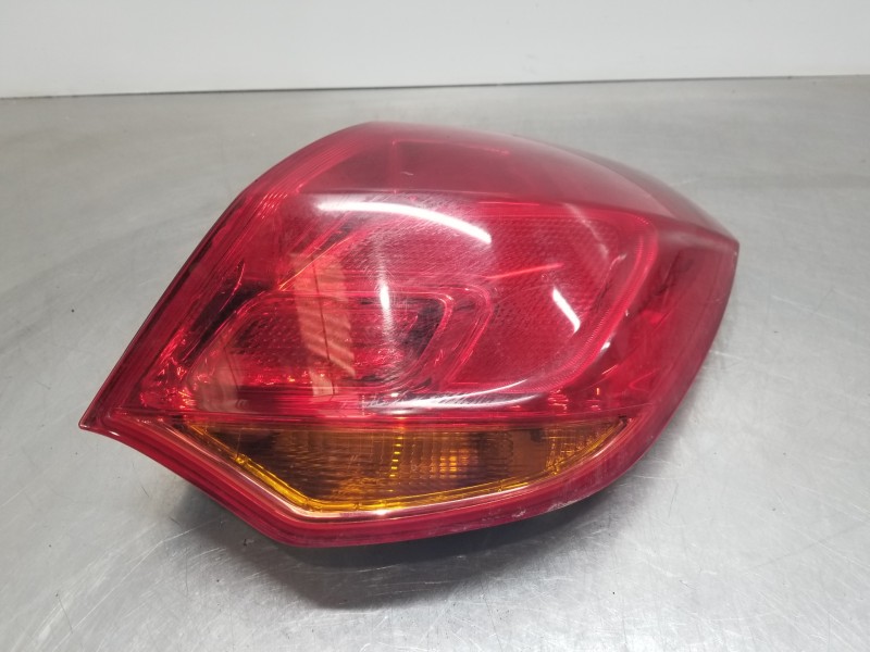 Recambio de piloto trasero derecho para opel astra j lim. selective referencia OEM IAM 13282243  