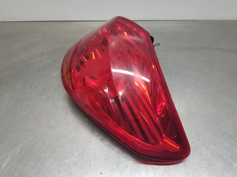 Recambio de piloto trasero derecho para opel astra j lim. selective referencia OEM IAM 13282243  