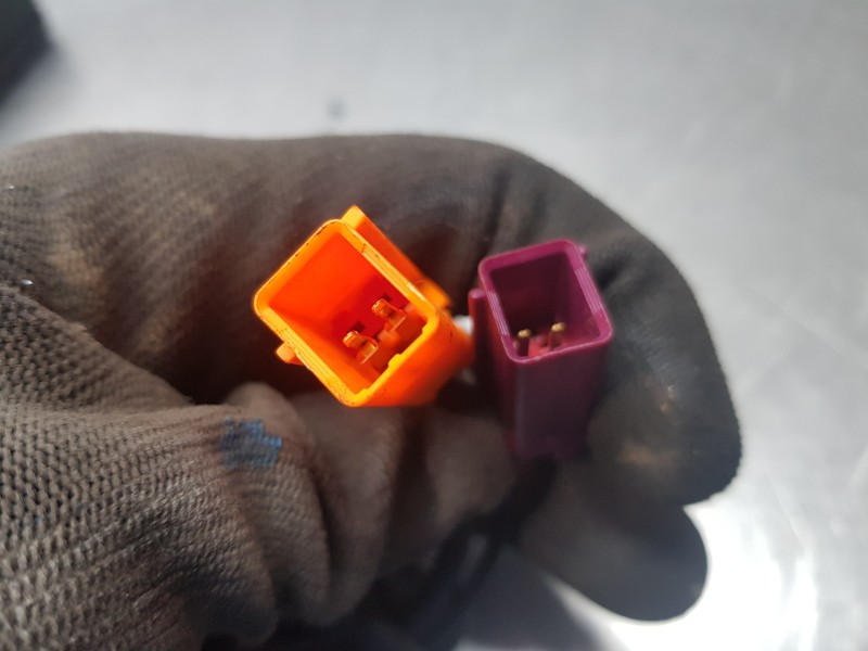 Recambio de pretensor airbag izquierdo para ford focus lim. (cb4) trend referencia OEM IAM 1717037  