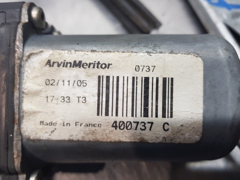 Recambio de elevalunas delantero derecho para renault megane ii berlina 3p emotion referencia OEM IAM 8200076022  