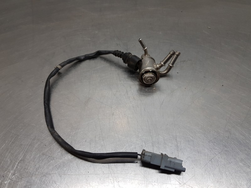 Recambio de inyector para renault megane iv berlina 5p equilibre referencia OEM IAM 208994525R  