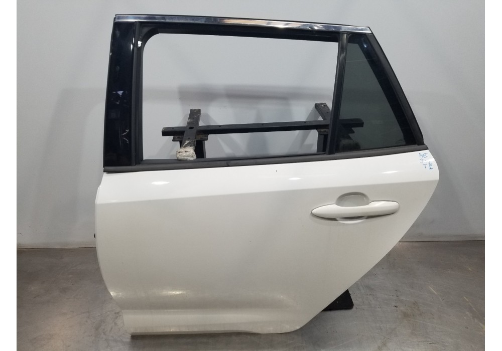 Recambio de puerta trasera izquierda para toyota corolla touring sports (e21) hybrid referencia OEM IAM 6700402560  