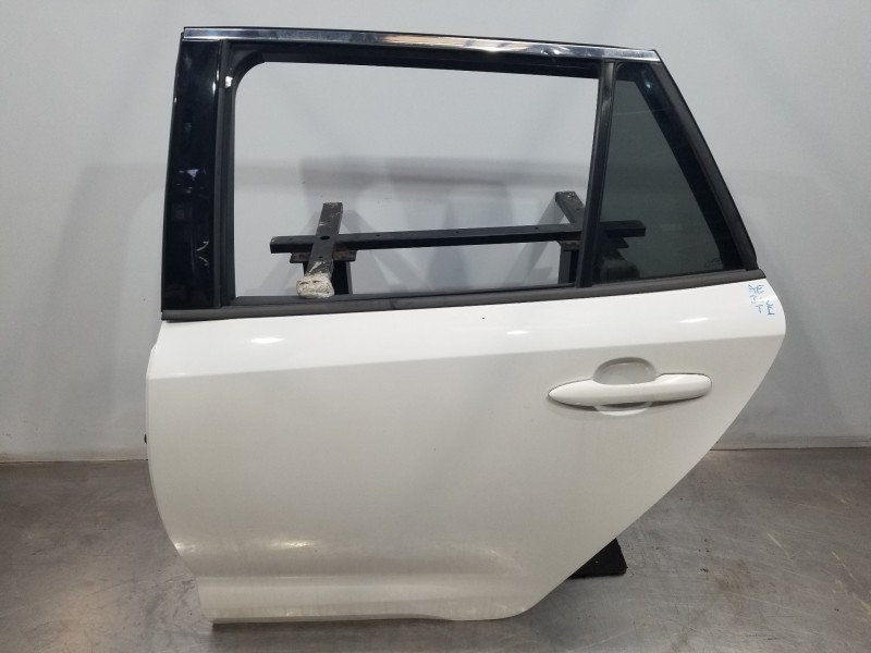 Recambio de puerta trasera izquierda para toyota corolla touring sports (e21) hybrid referencia OEM IAM 6700402560  