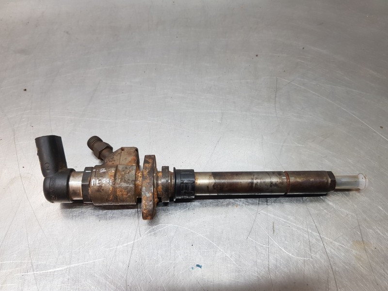 Recambio de inyector para citroen c5 berlina excusive referencia OEM IAM 9660334880  