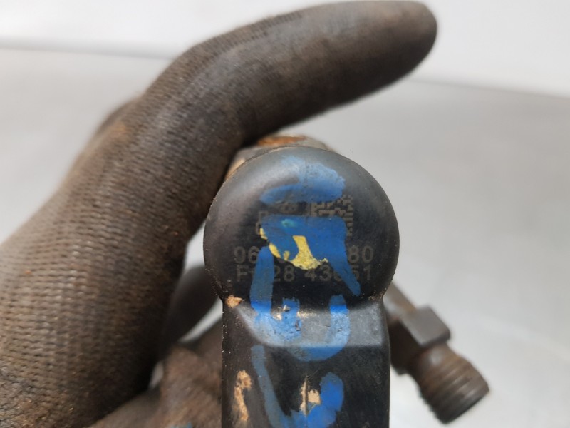 Recambio de inyector para citroen c5 berlina excusive referencia OEM IAM 9660334880  